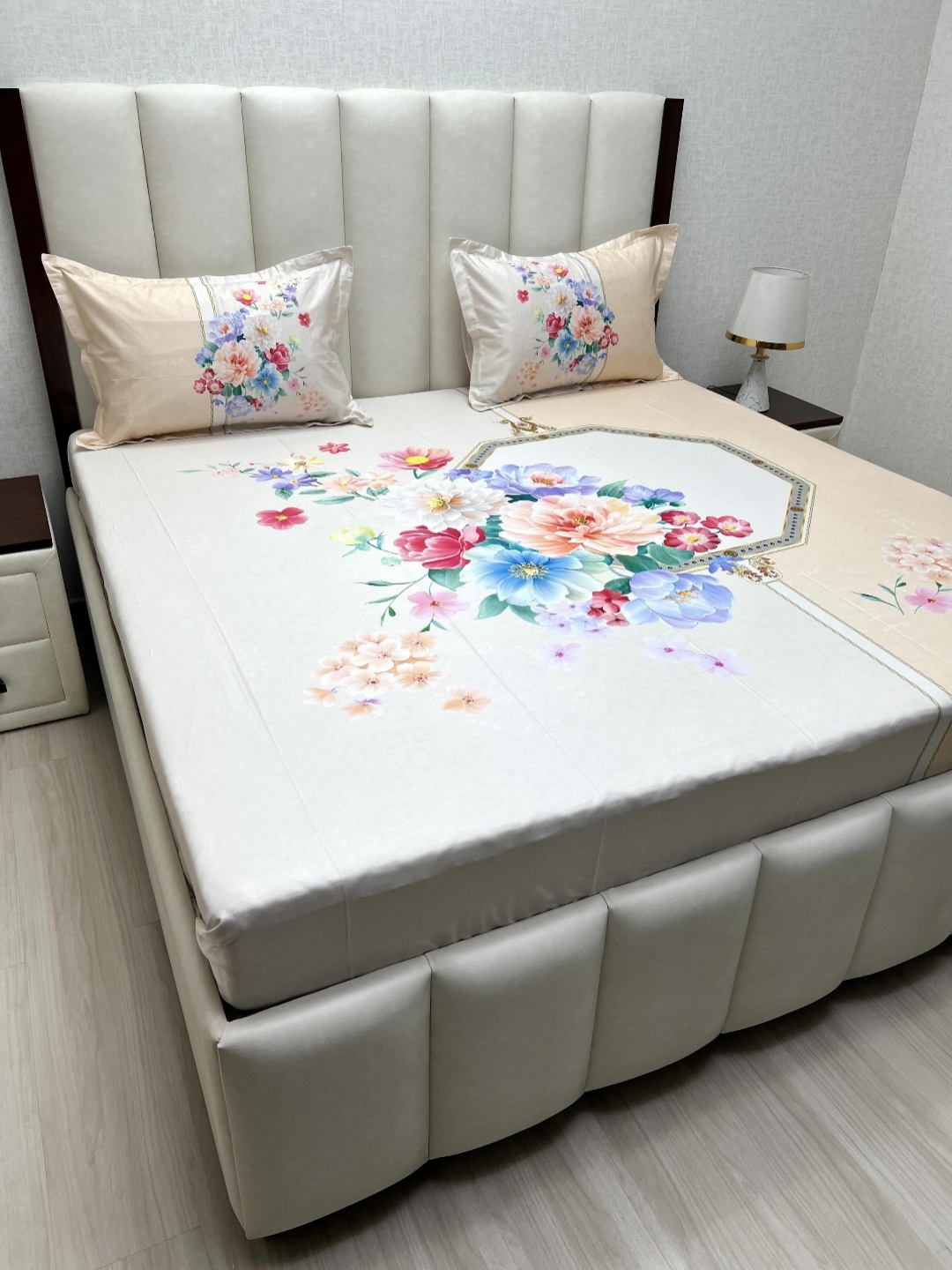 

Pure Decor Majestic Peach Floral Printed 250 TC Cotton King Bedsheet Set 2.74 m x 2.74 m