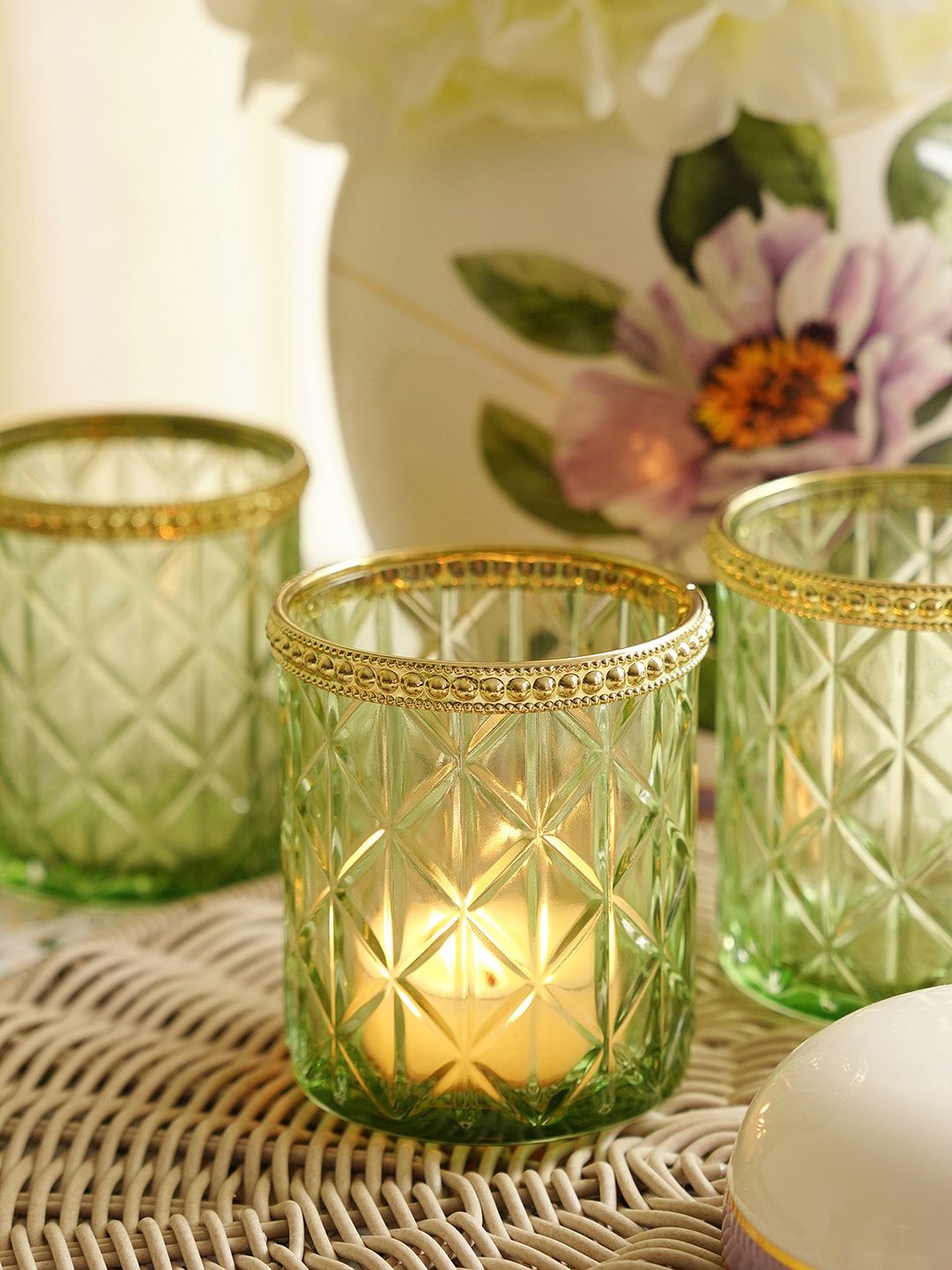 

Pure Home and Living Green & Gold-Toned Diamond Texture Tea-Light Holder