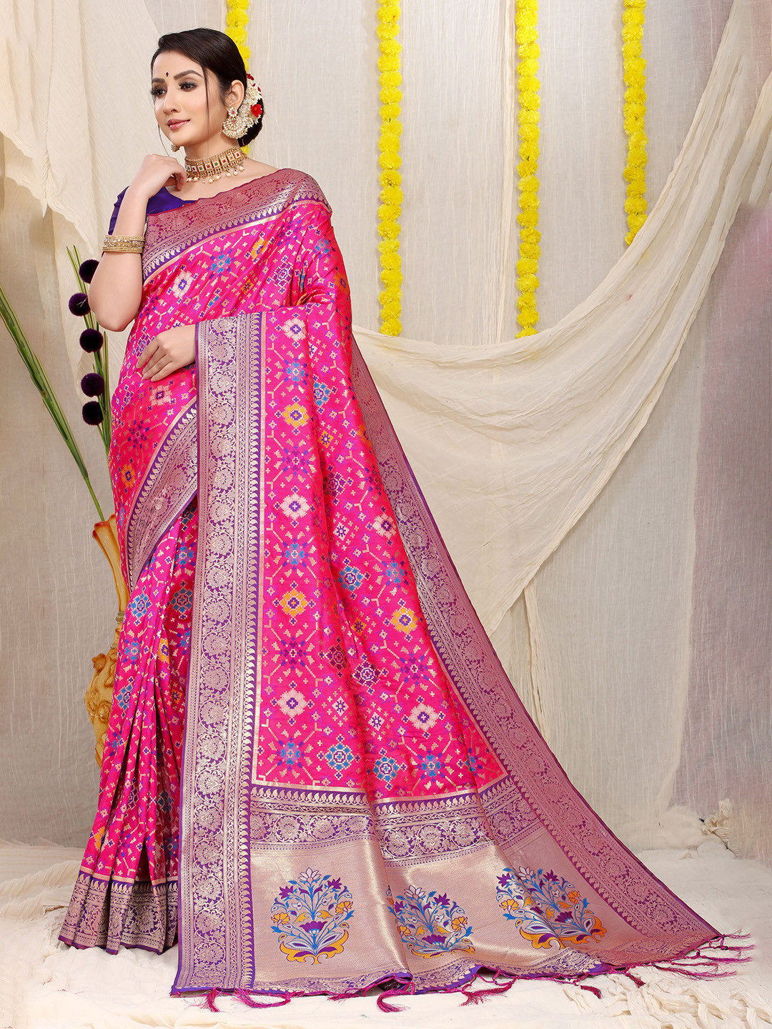 

Kandora Woven Design Zari Pure Silk Banarasi Saree, Pink