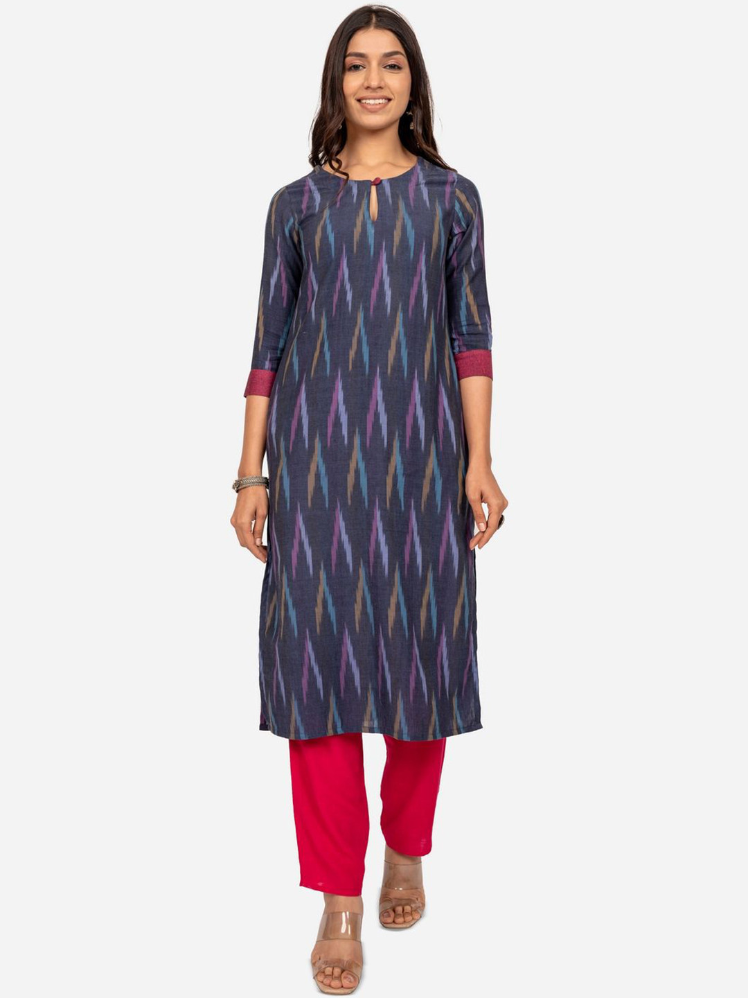 

INDIE JHOLA Geometric Ikat Printed Keyhole Neck Pure Cotton Straight Kurta, Navy blue