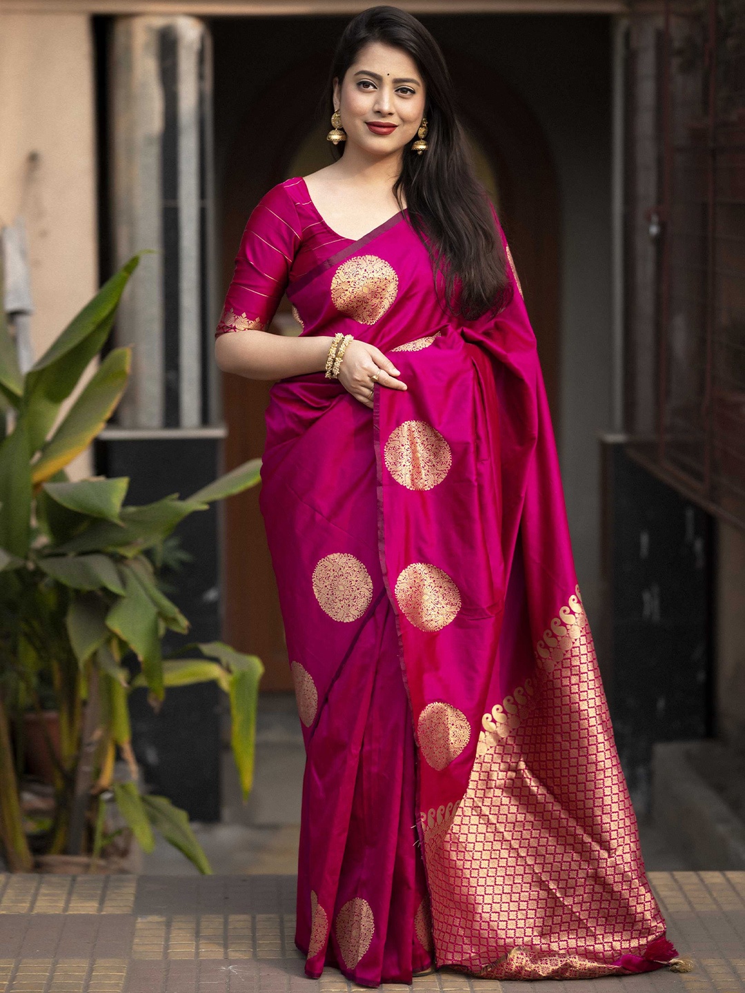 

DIVASTRI Woven Design Silk Blend Banarasi Saree, Pink