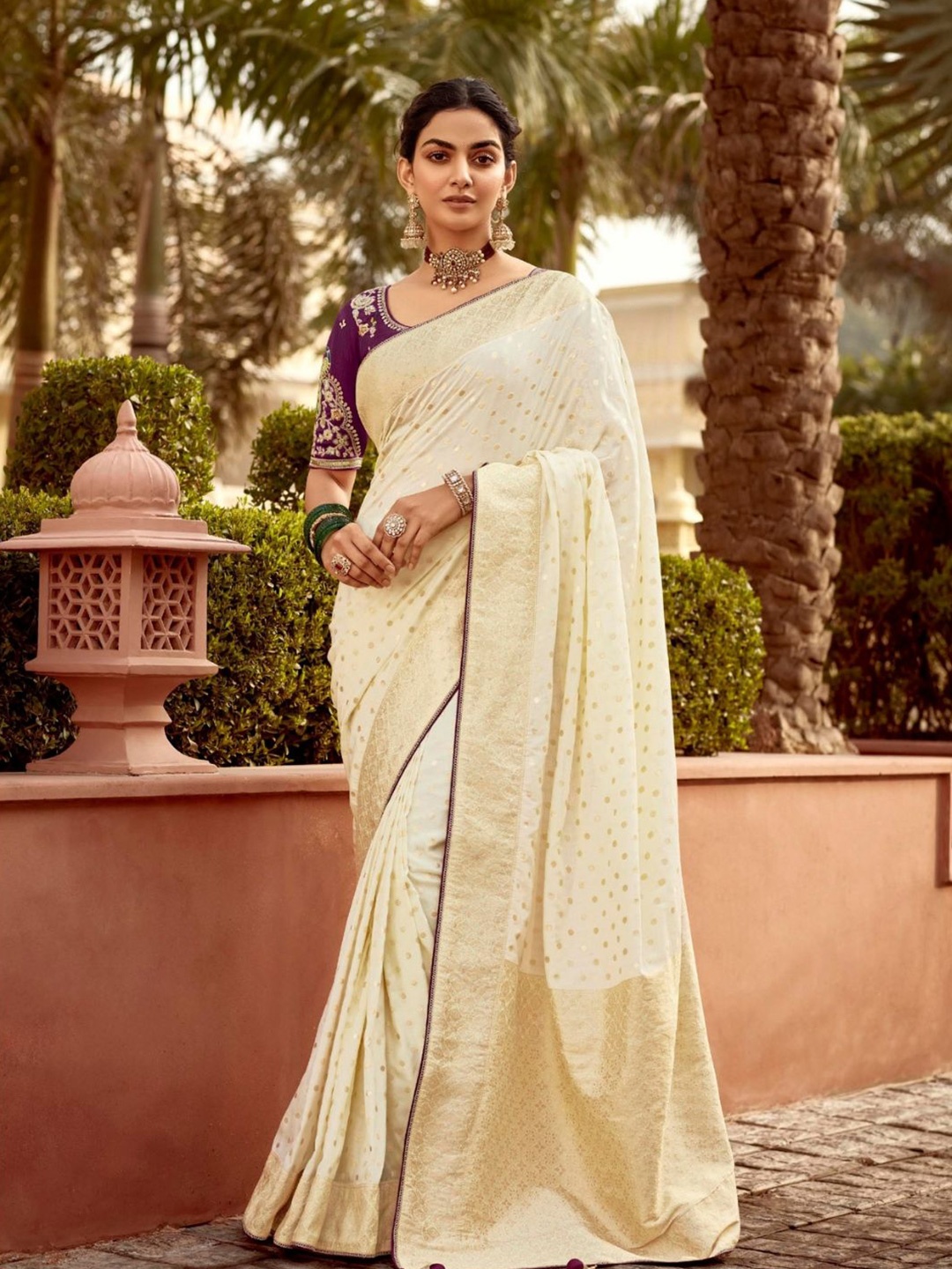 

DEVATITHI White Banarasi Silk Saree