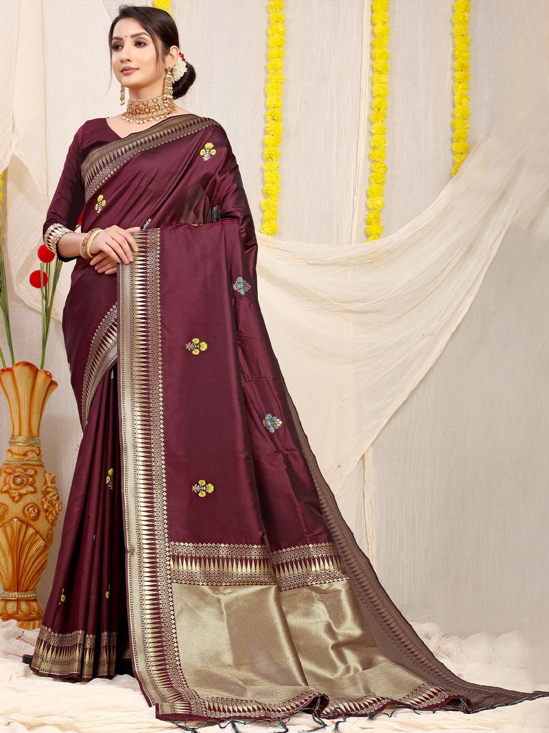 

Kandora Ethnic Motifs Zari Pure Silk Banarasi Saree, Maroon