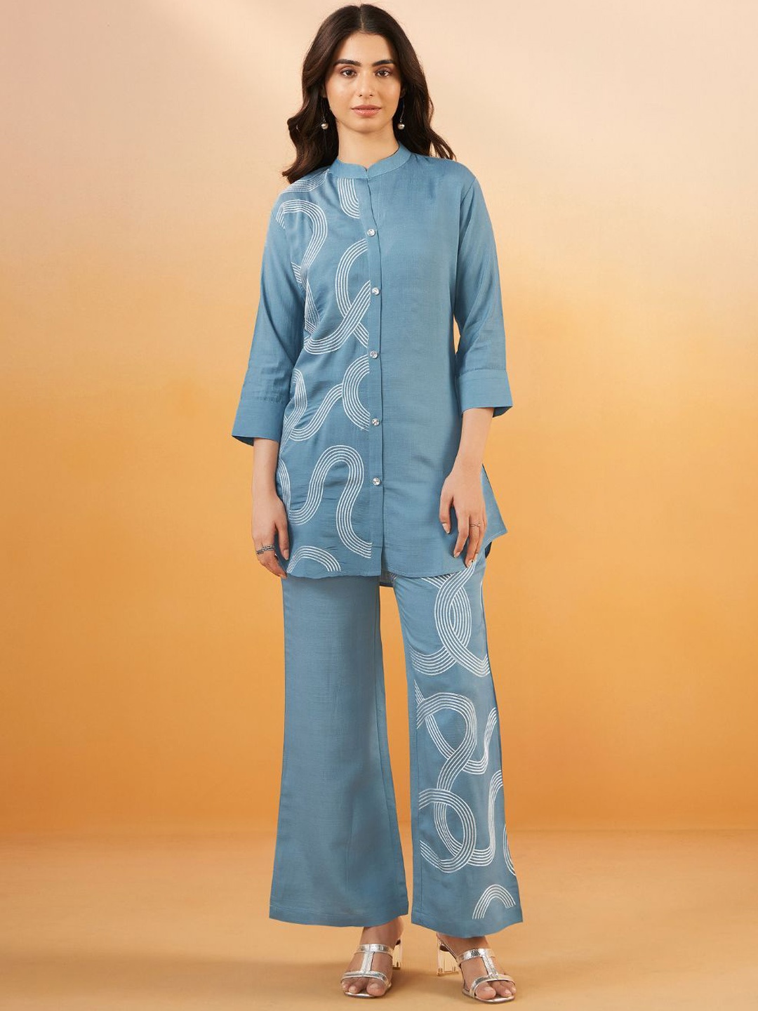 

Kaftanize Thread Work Embroidered Mandarin Collar Viscose Silk Co-Ords Set, Blue