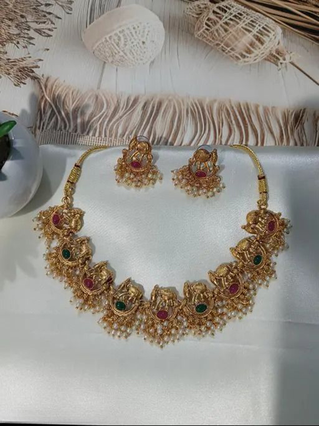 

Rangrozo Jewellery Gold Plated Stones Studded & Beaded Jewellery Set