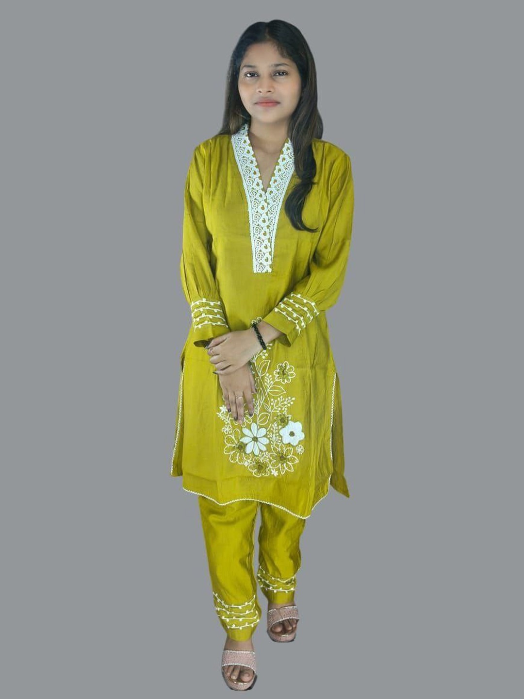 

Skinsi Floral Embroidered Tunic With Trousers, Green