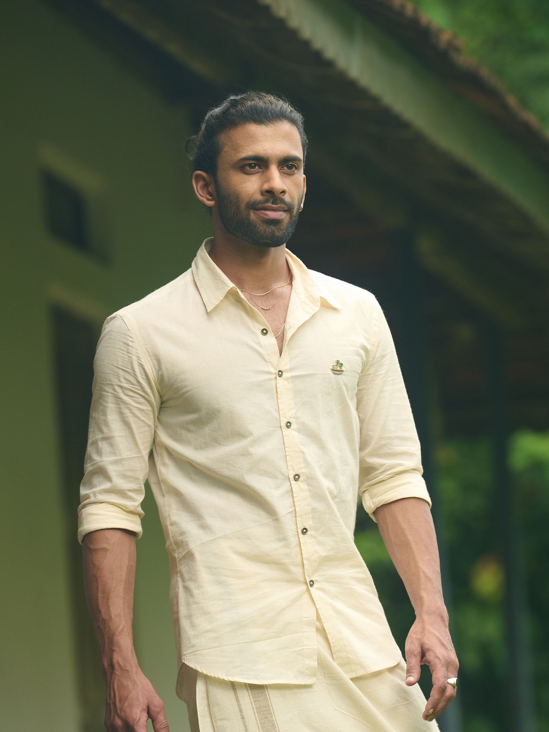 

Seamstress Men Kora Classic Fit Spread Collar Solid Cotton Casual Shirt, Off white