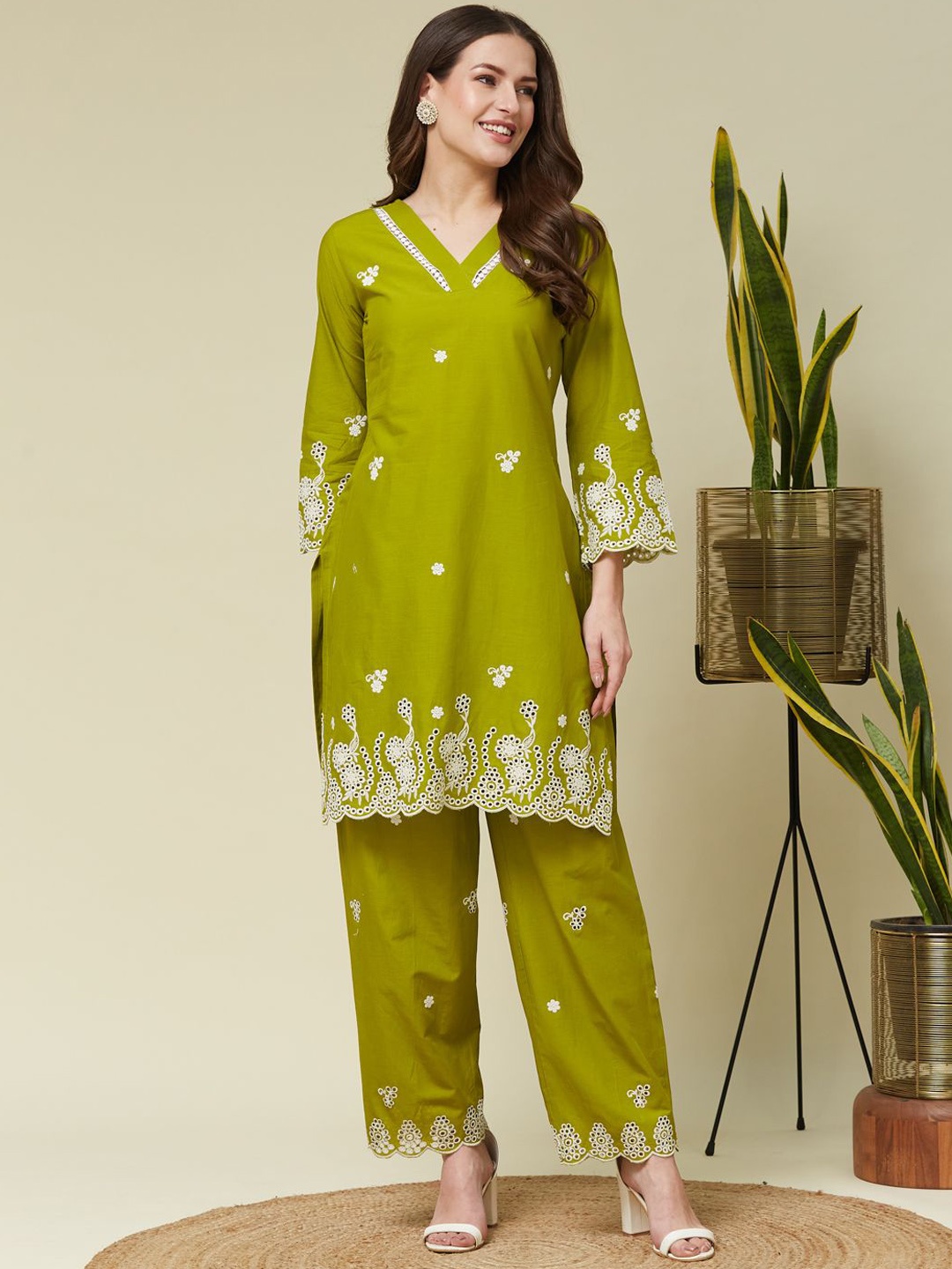 

MOKOSH Floral Embroidered V-Neck Thread Work Pure Cotton Straight Kurta With Trousers, Green