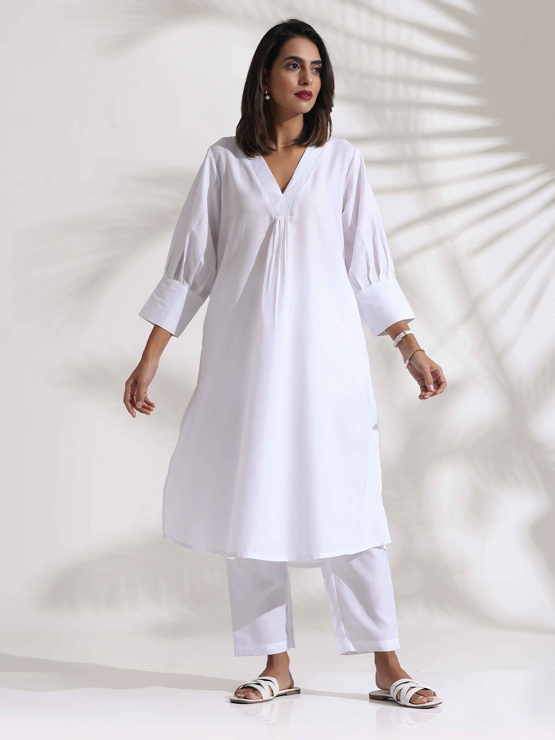 

trueBrowns Women Regular Puffed Sleeves Straight Kurta with Trouser, White