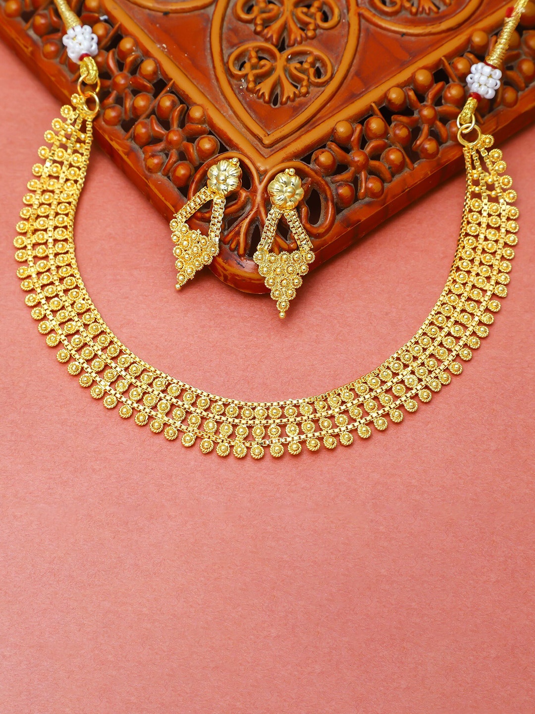 

Rujve Jewellery Gold Plated Textured Traditional Jewellery Set