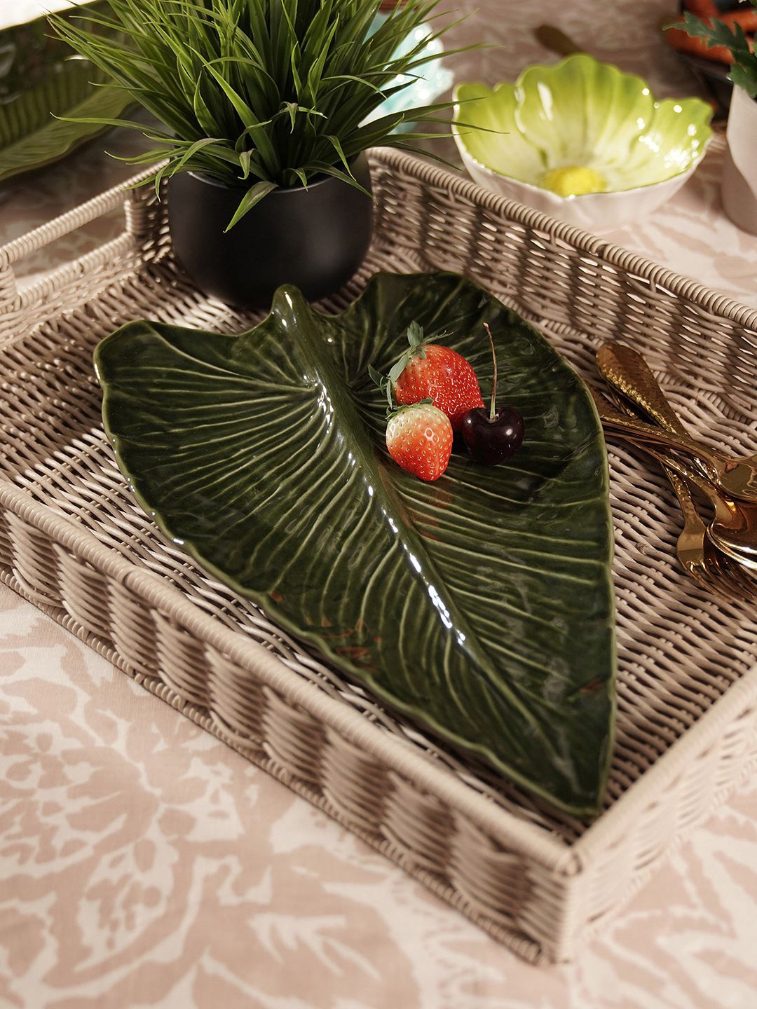 

Pure Home and Living Green Leaf Shaped Ceramic Platter