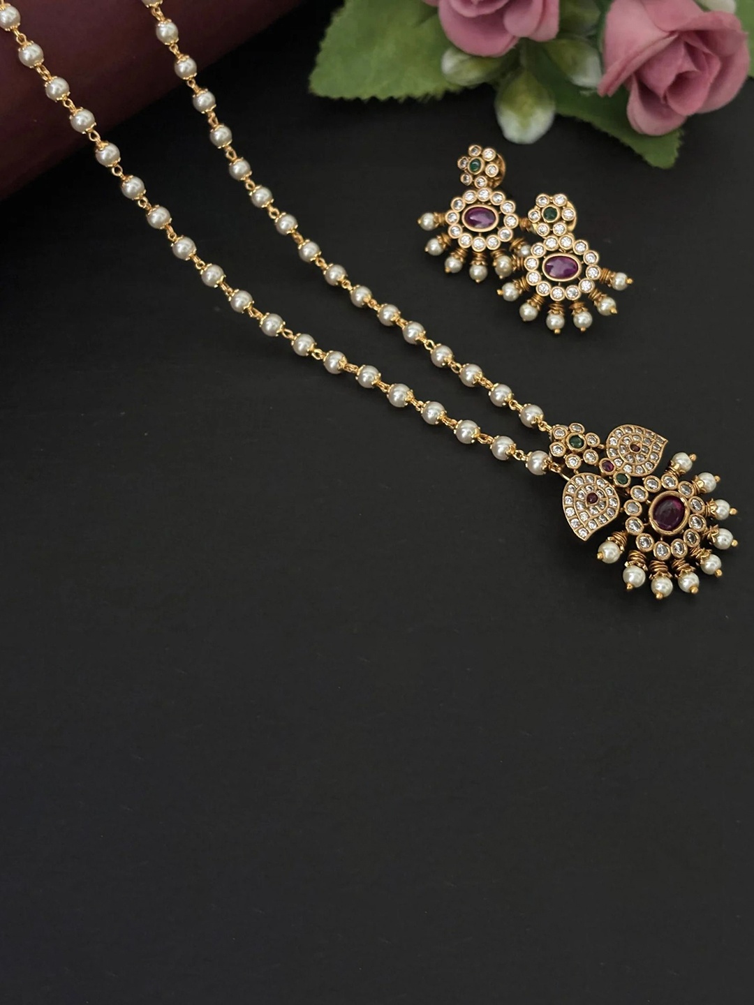 

Rangrozo Jewellery Gold Plated Stone Studded & Beaded Jewellery Set