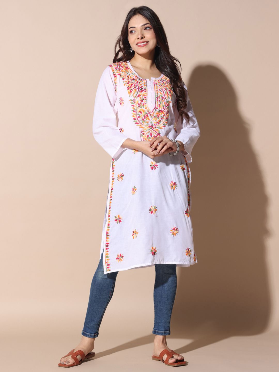 

Fashionable Chikan Handikraft Floral Embroidered Chikankari Cotton Straight Kurta, White