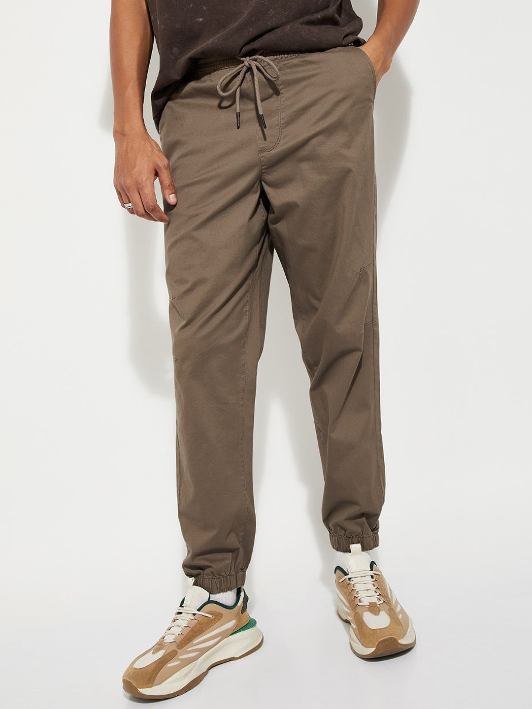 

max Men Joggers Trousers, Brown