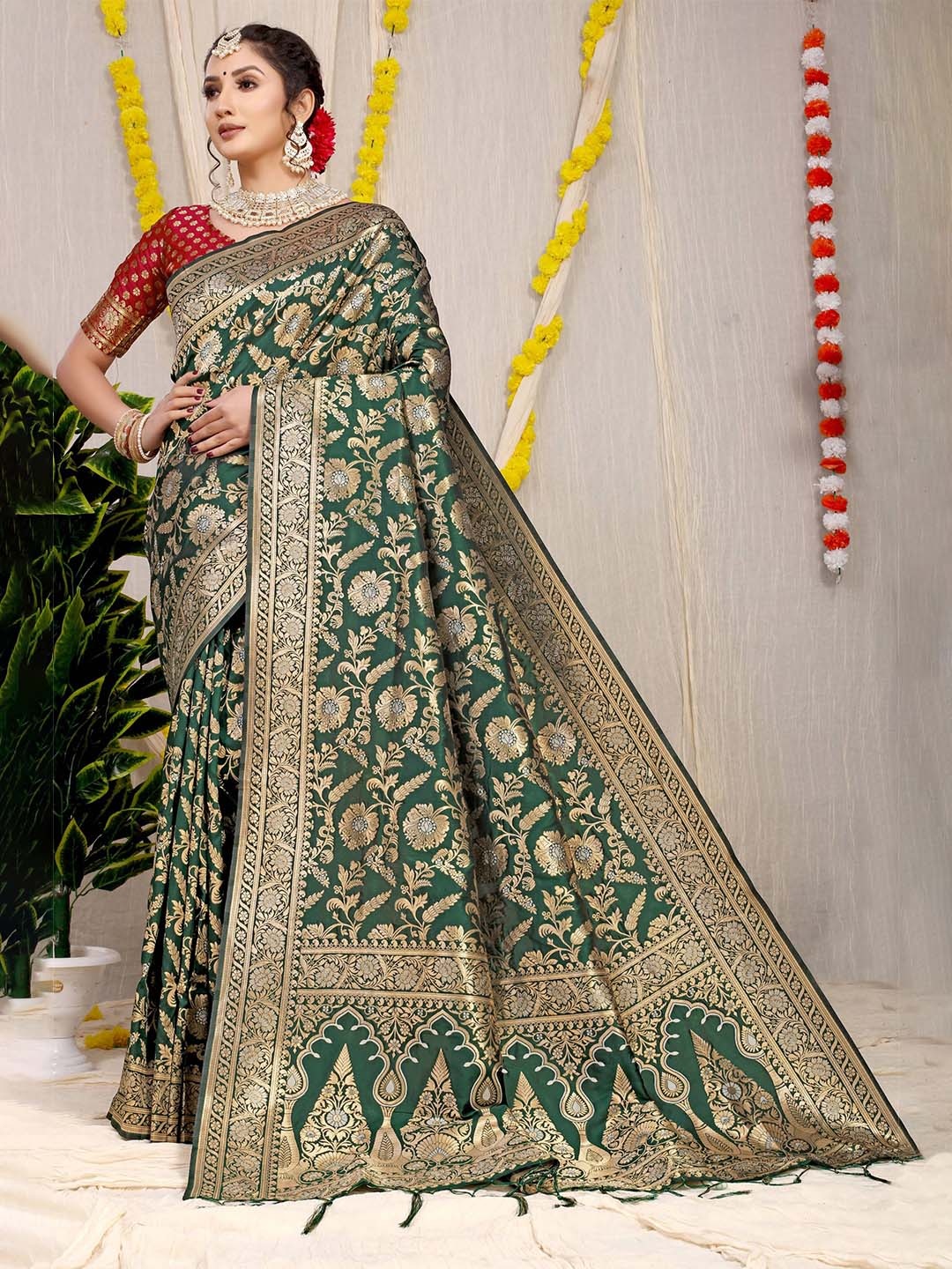 

Kandora Woven Design Zari Pure Silk Paithani Saree, Green