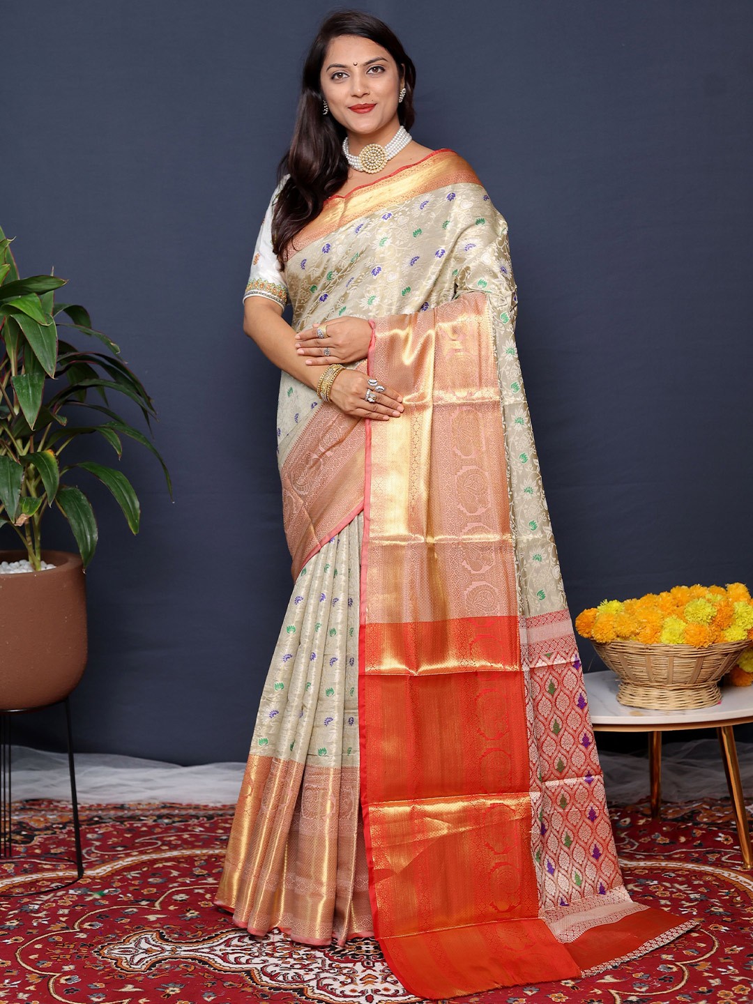 

Kandora Woven Design Zari Pure Silk Banarasi Saree, White