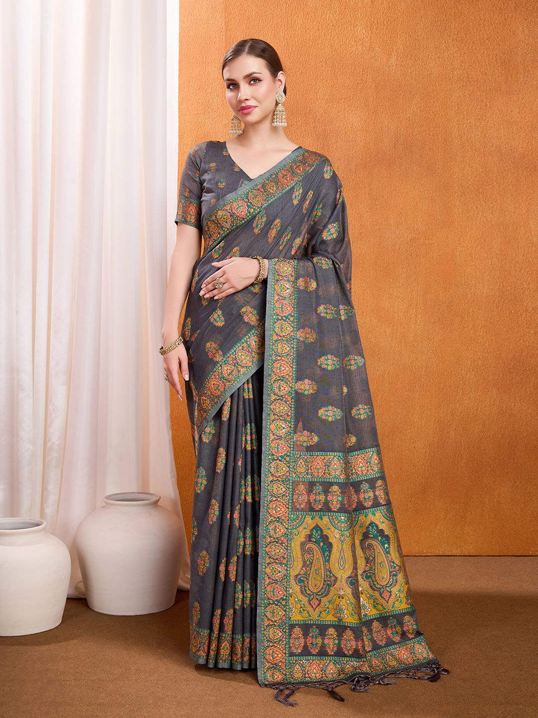 

Mantrotsav Woven Design Saree, Grey