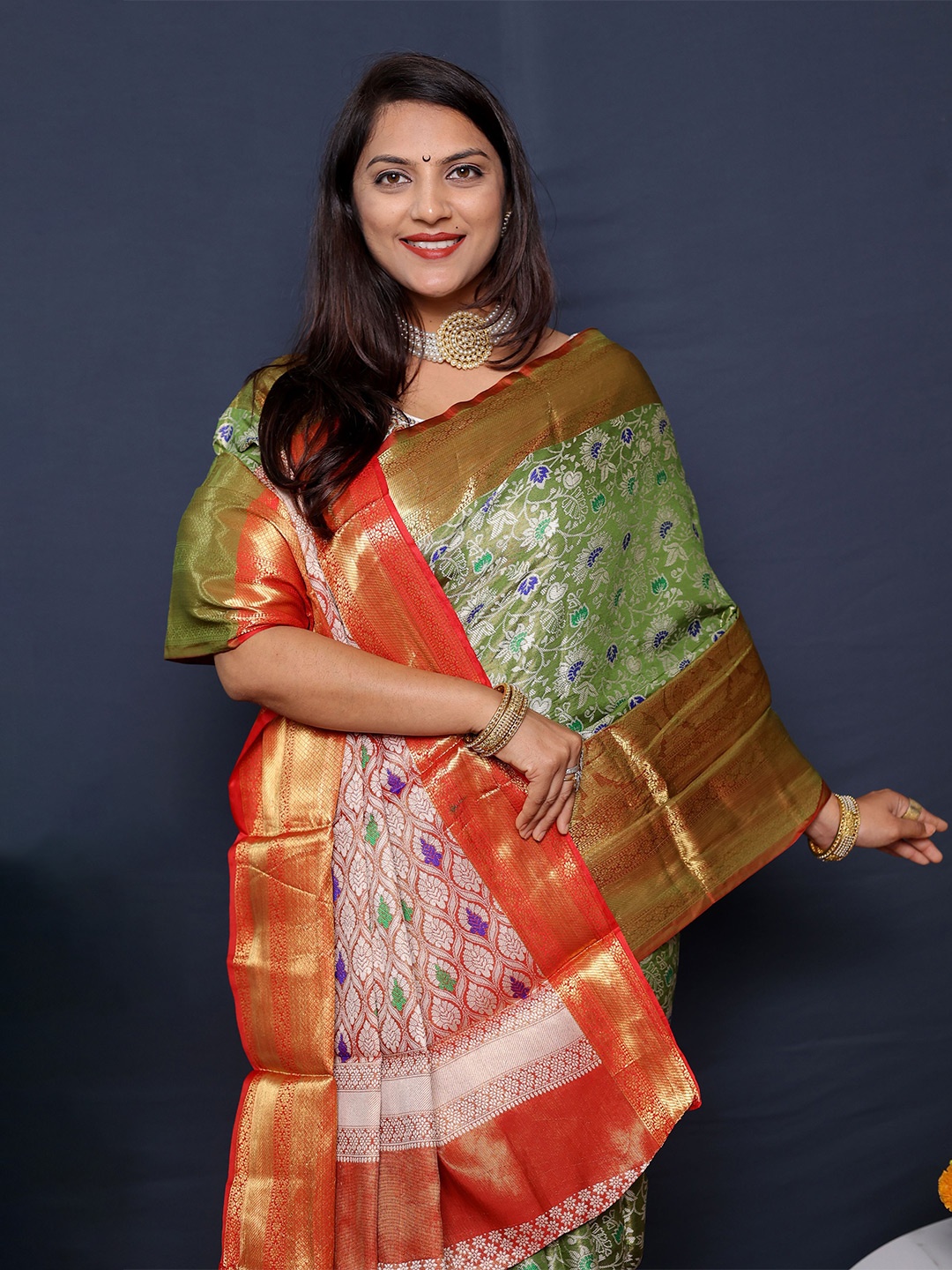 

Kandora Floral Zari Pure Silk Banarasi Saree, Olive