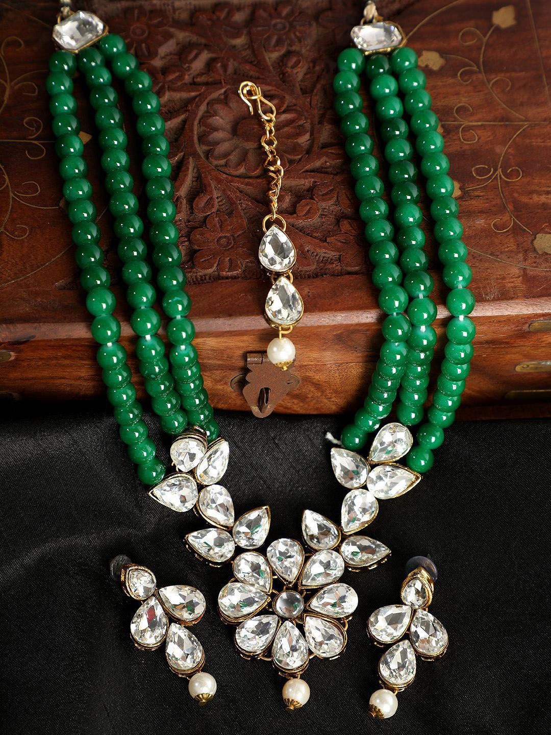 

Anouk Gold-Plated Kundan Studded & Pearls Beaded Jewellery Set, Green