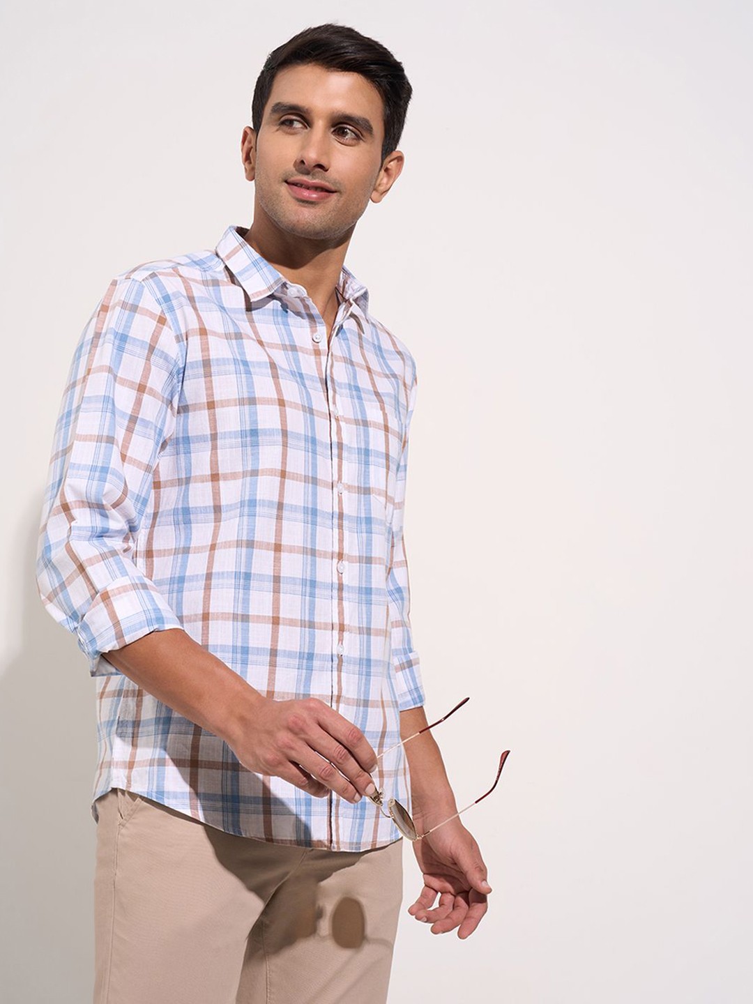 

Peregrine by Pantaloons Men Slim Fit Tartan Checks Opaque Casual Shirt, White