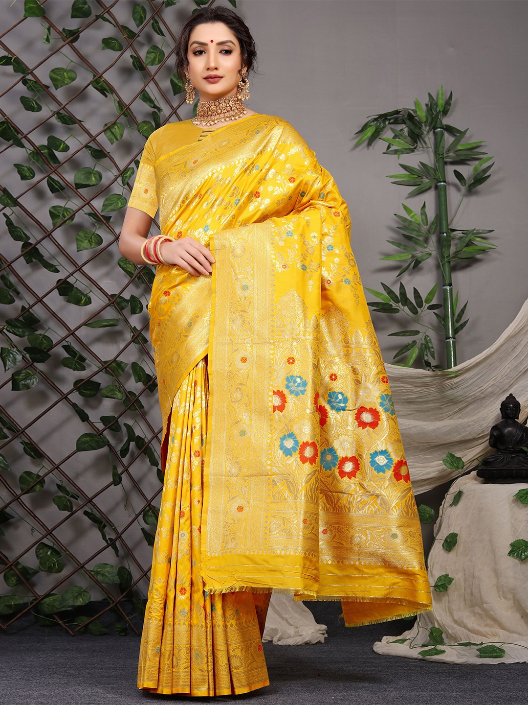 

Kandora Woven Design Zari Pure Silk Banarasi Saree, Yellow