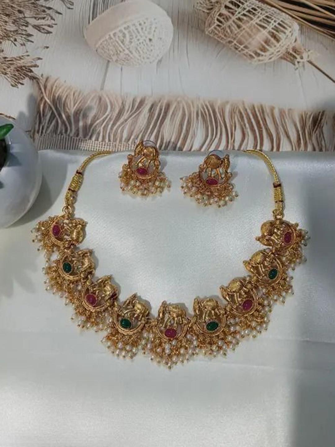 

Rujve Jewellery Gold-Plated Stone-Studded & Beaded Jewellery Set