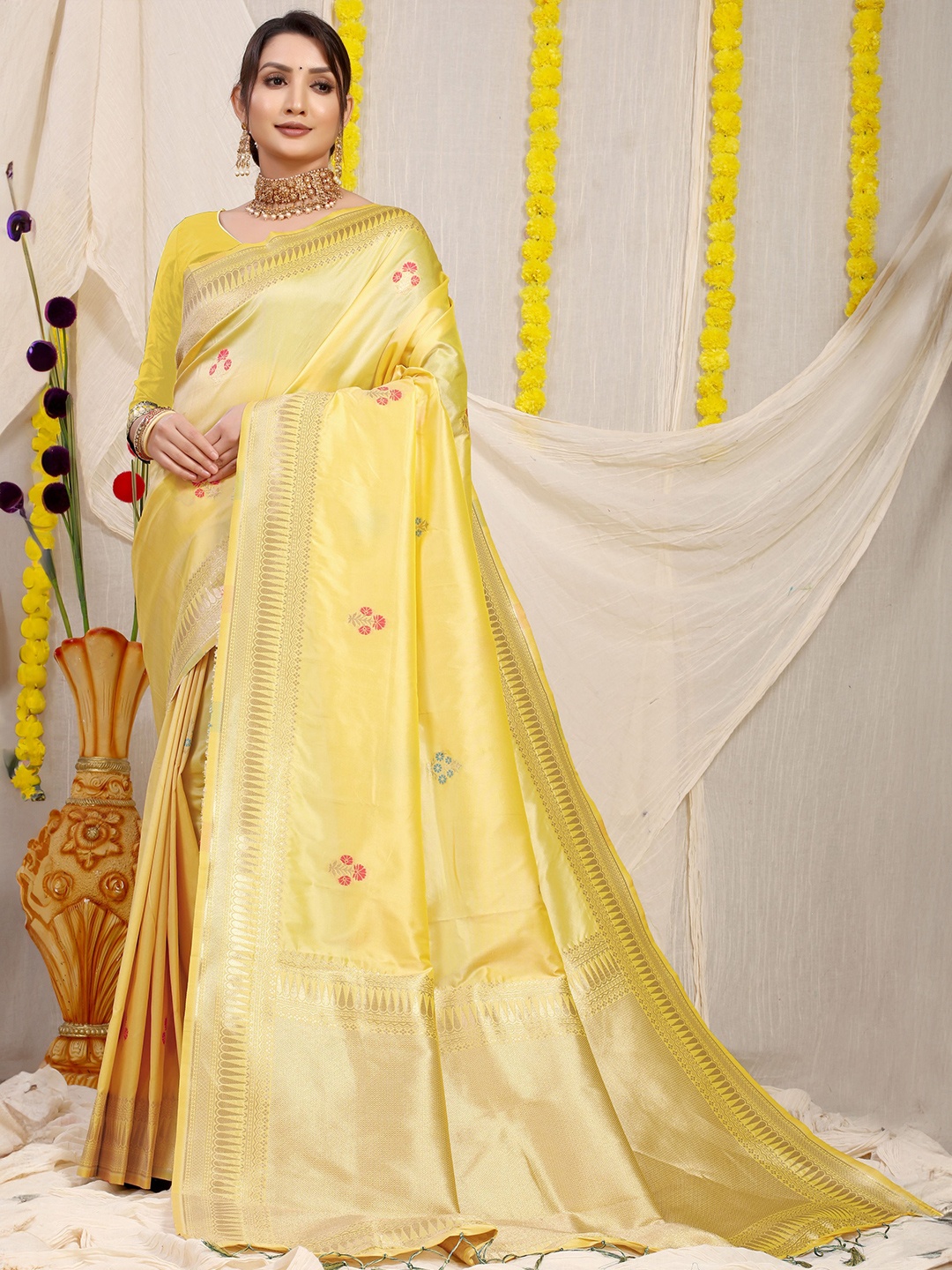 

Kandora Woven Design Zari Pure Silk Banarasi Saree, Mustard