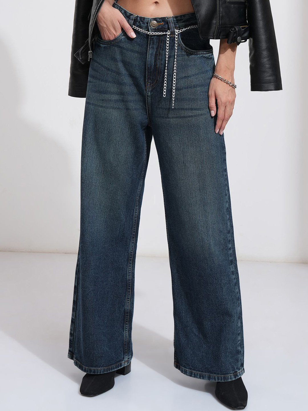

Basics By Tokyo Talkies Women Flared Mid-Rise Crinkle Stretchable Jeans, Blue