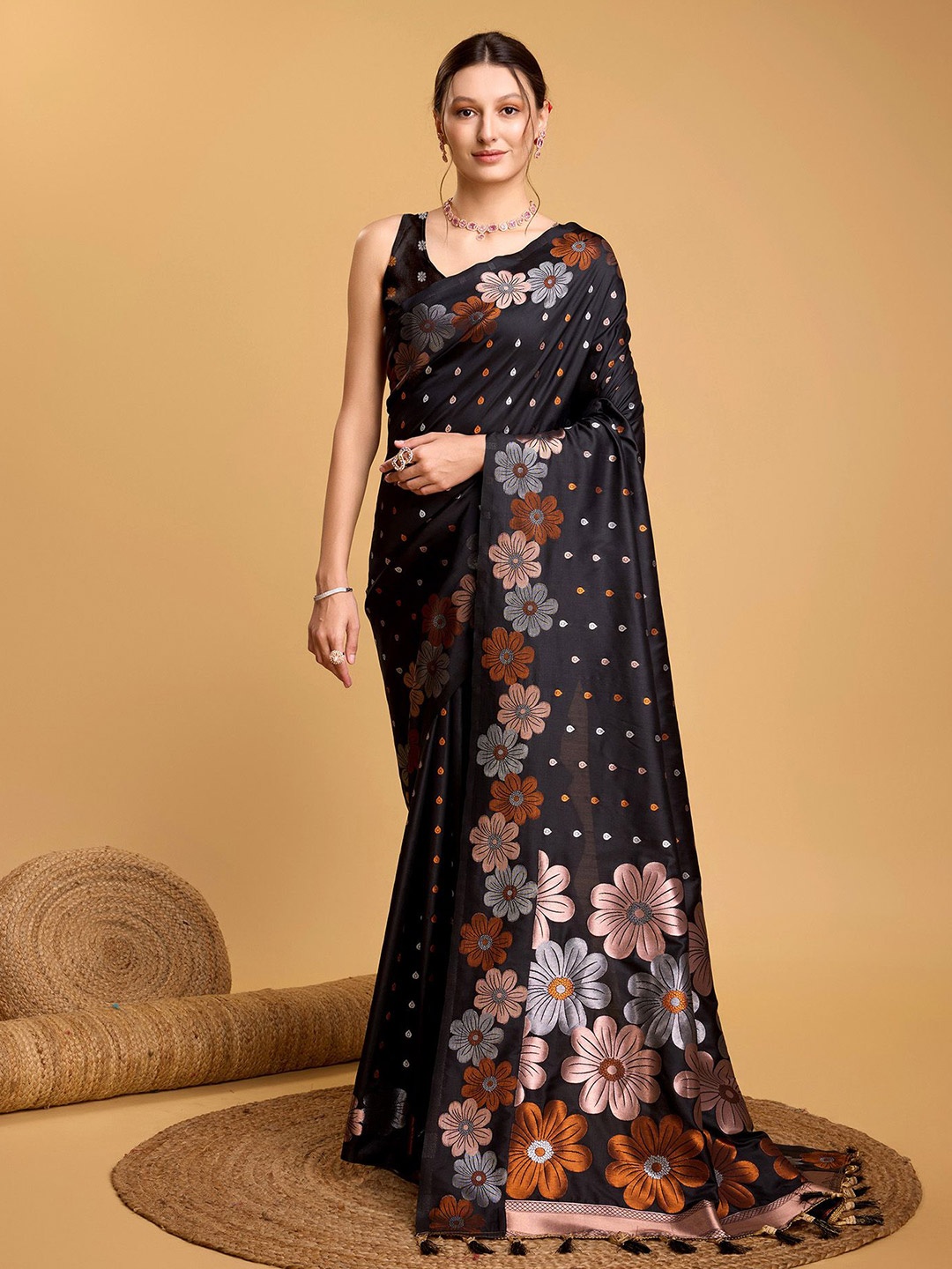 

DIVASTRI Woven Design Zari Silk Blend Banarasi Saree, Black