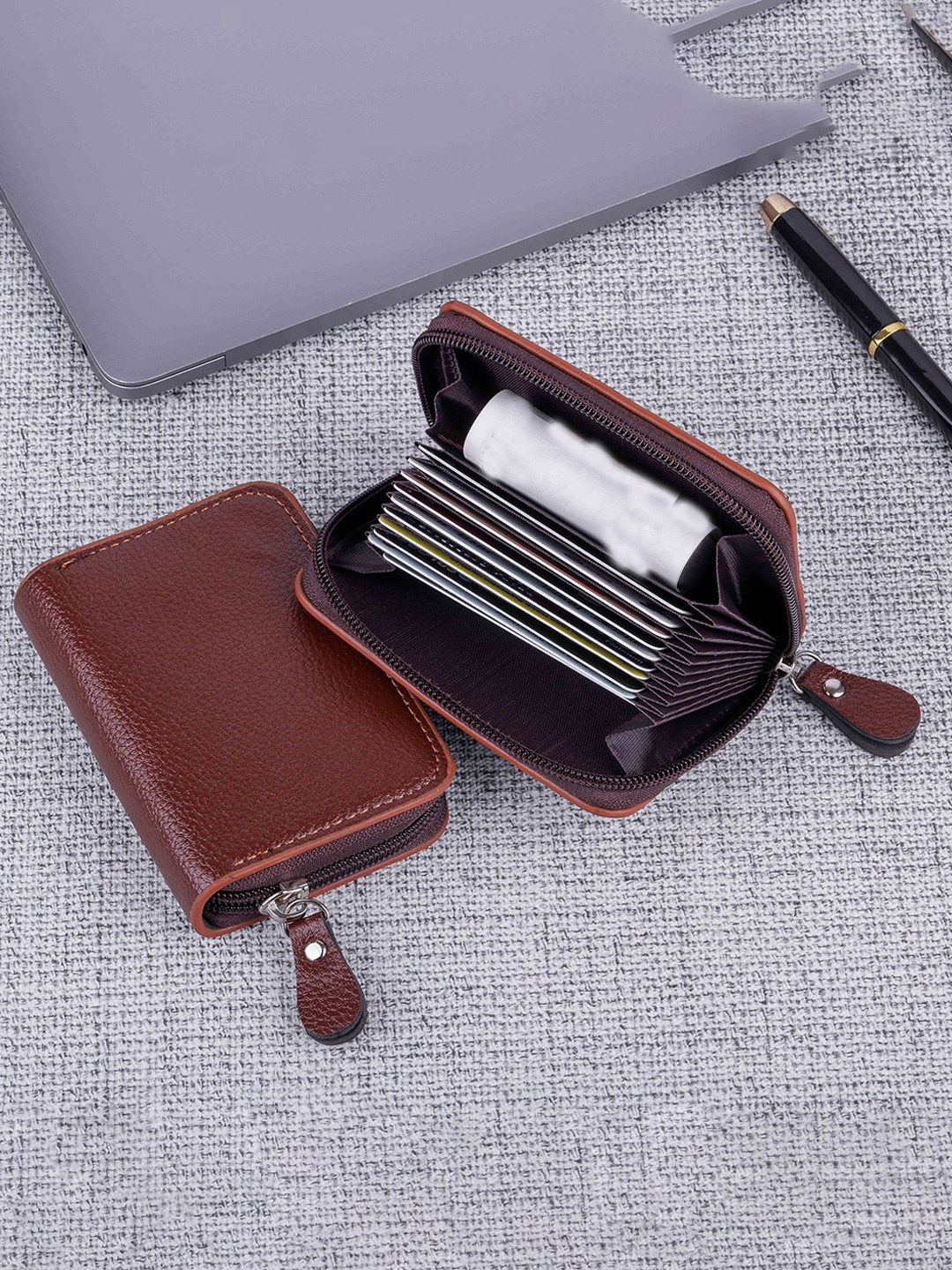 

WATCHSTAR Men Zip Detail Leather Card Holder, Brown