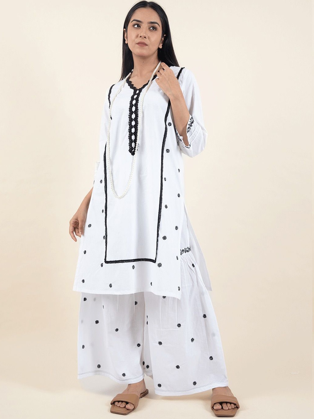

zuri Floral Embroidered V-Neck Cotton Straight Kurta, White
