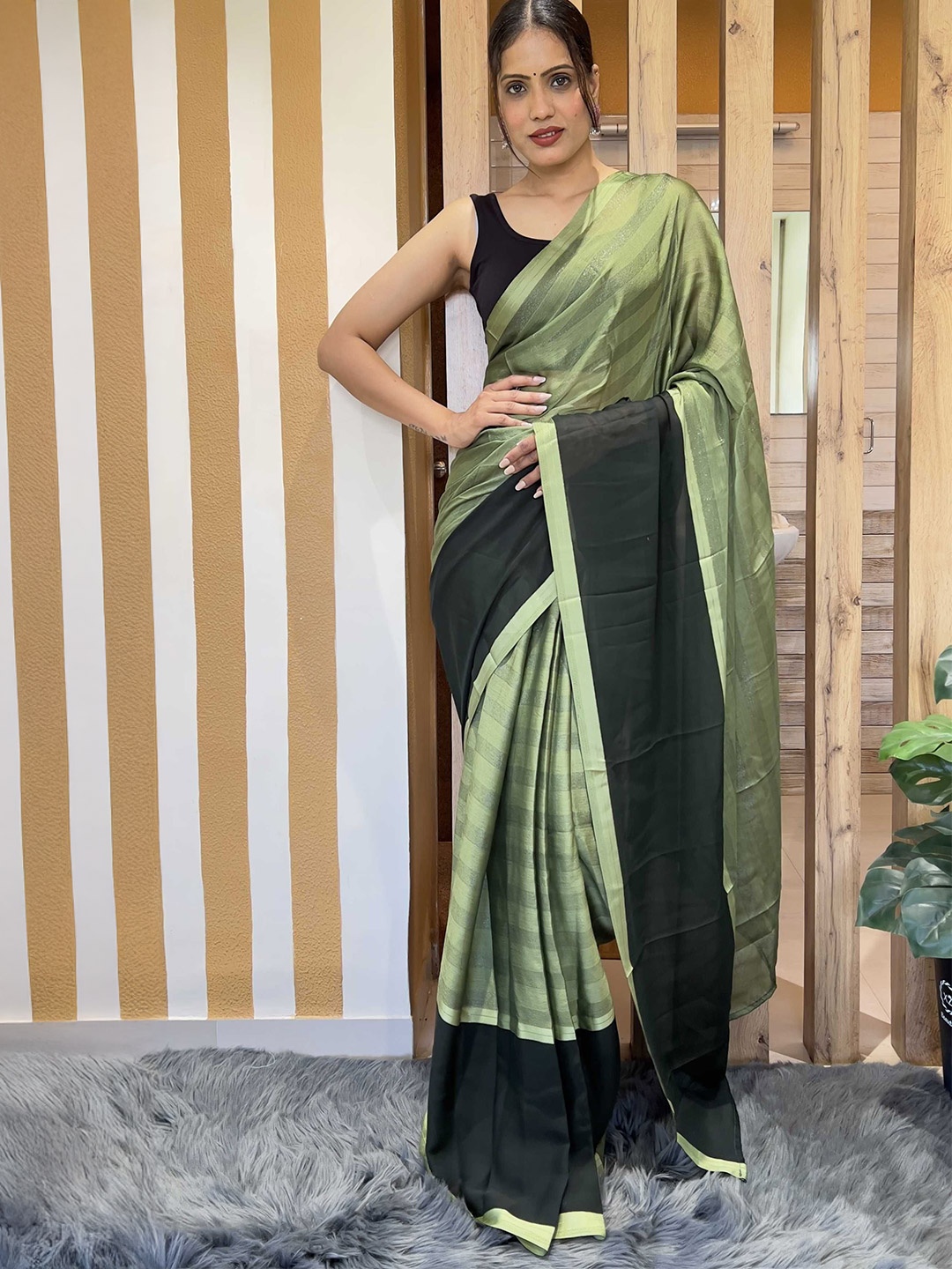 

DIVASTRI Ombre Poly Chiffon Ready to Wear Saree, Green