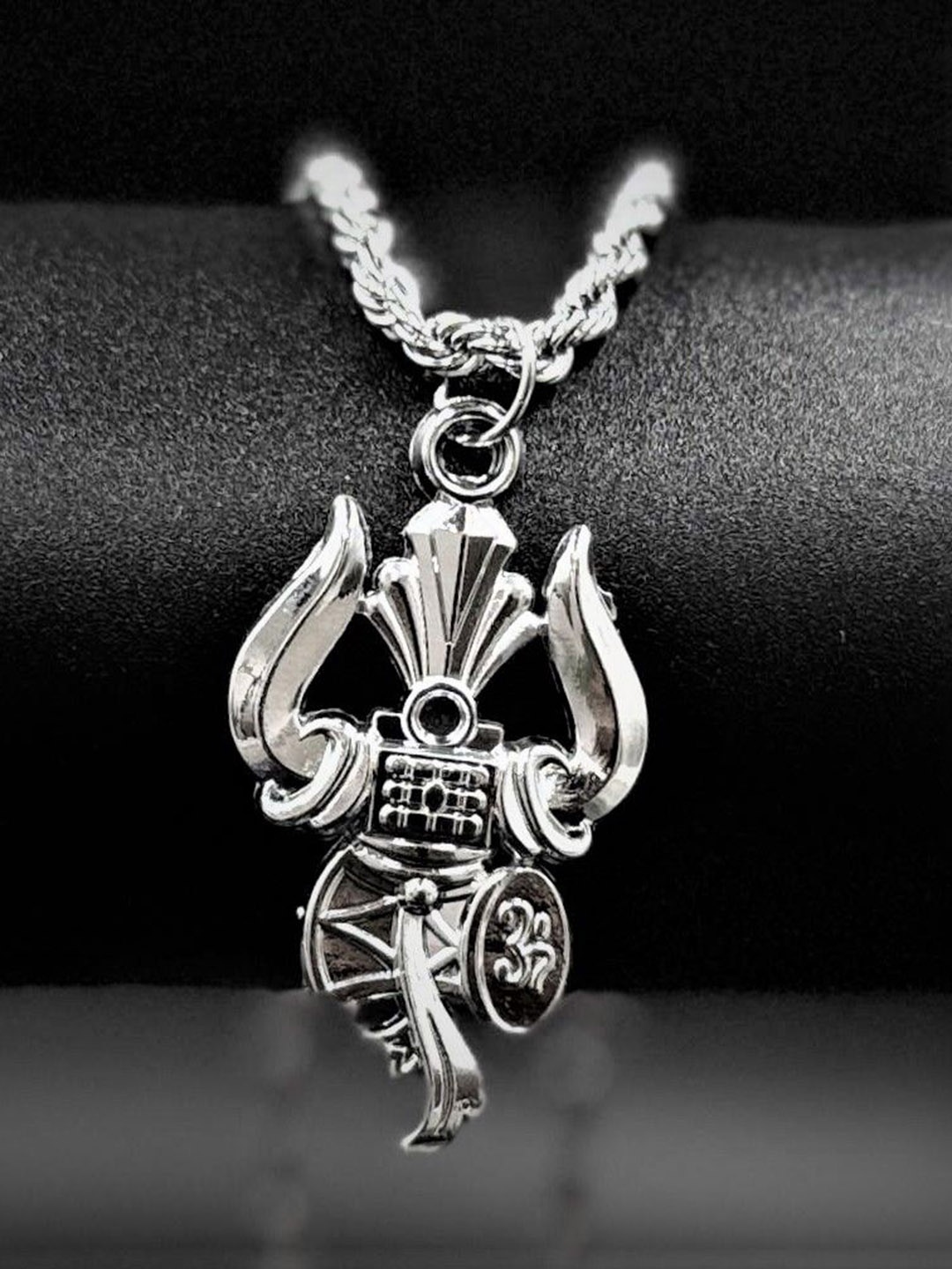 

AKLINA Unisex Silver-Plated God Pendant With Chain
