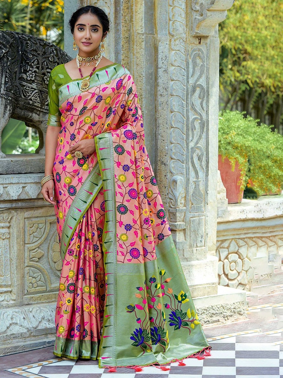 

DIVASTRI Woven Design Silk Blend Designer Paithani Saree, Peach
