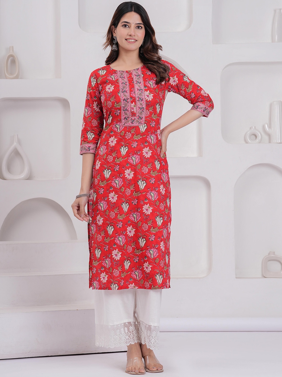 

Nayo Floral Printed Round Neck Pure Cotton Straight Kurta, Red