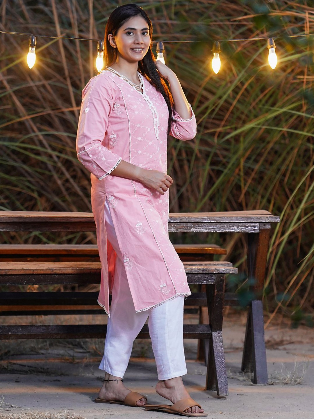 

zuri Floral Embroidered V-Neck Thread Work Cotton Straight Kurta, Pink