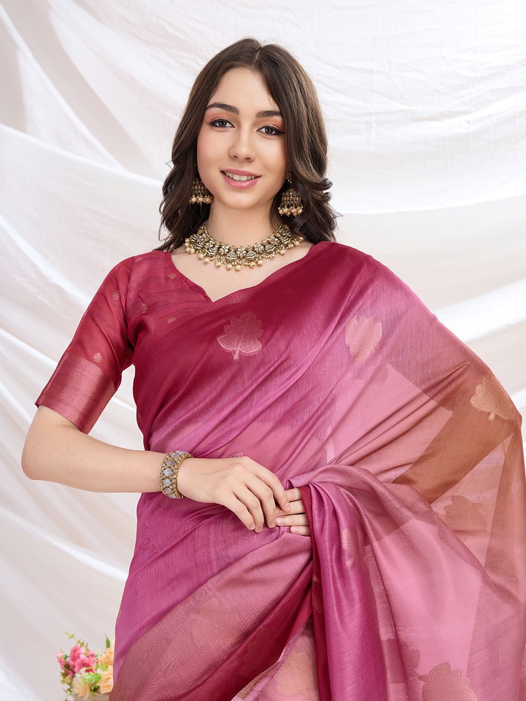 

Mantrotsav Woven Design Saree, Red