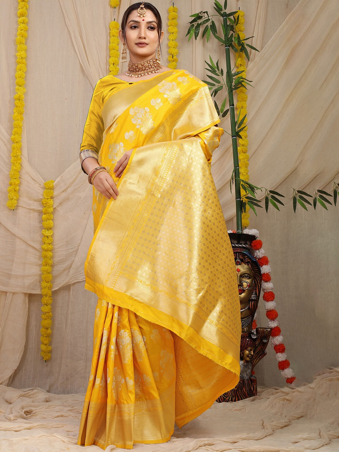 

Kandora Woven Design Zari Pure Silk Paithani Saree, Yellow