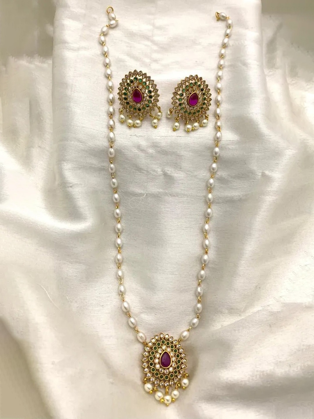 

Rangrozo Jewellery Gold Plated Stones Studded & Beaded Jewellery Set
