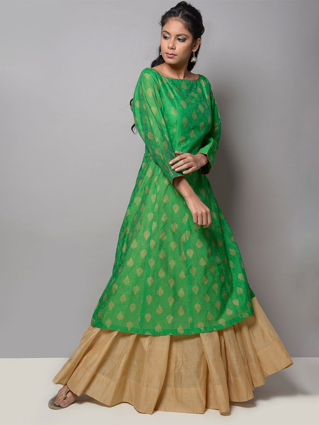 

KHUSHBOO AND PANKAJ Floral Woven Design Boat Neck Chanderi Silk A-Line Kurta, Green