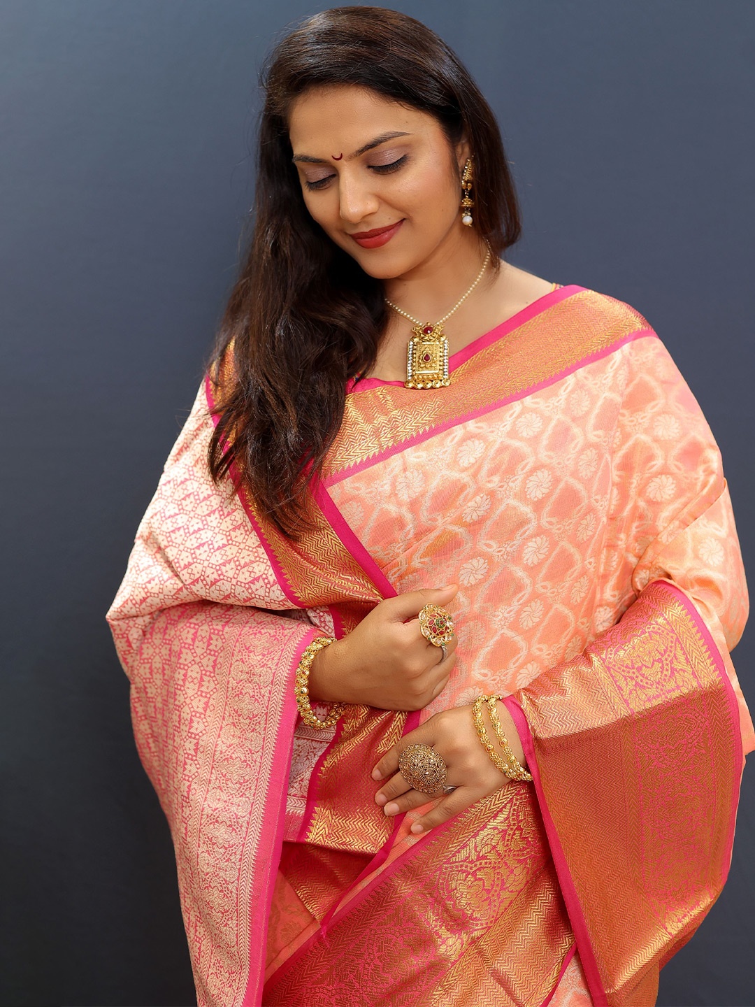 

Kandora Woven Design Zari Pure Silk Paithani Saree, Peach