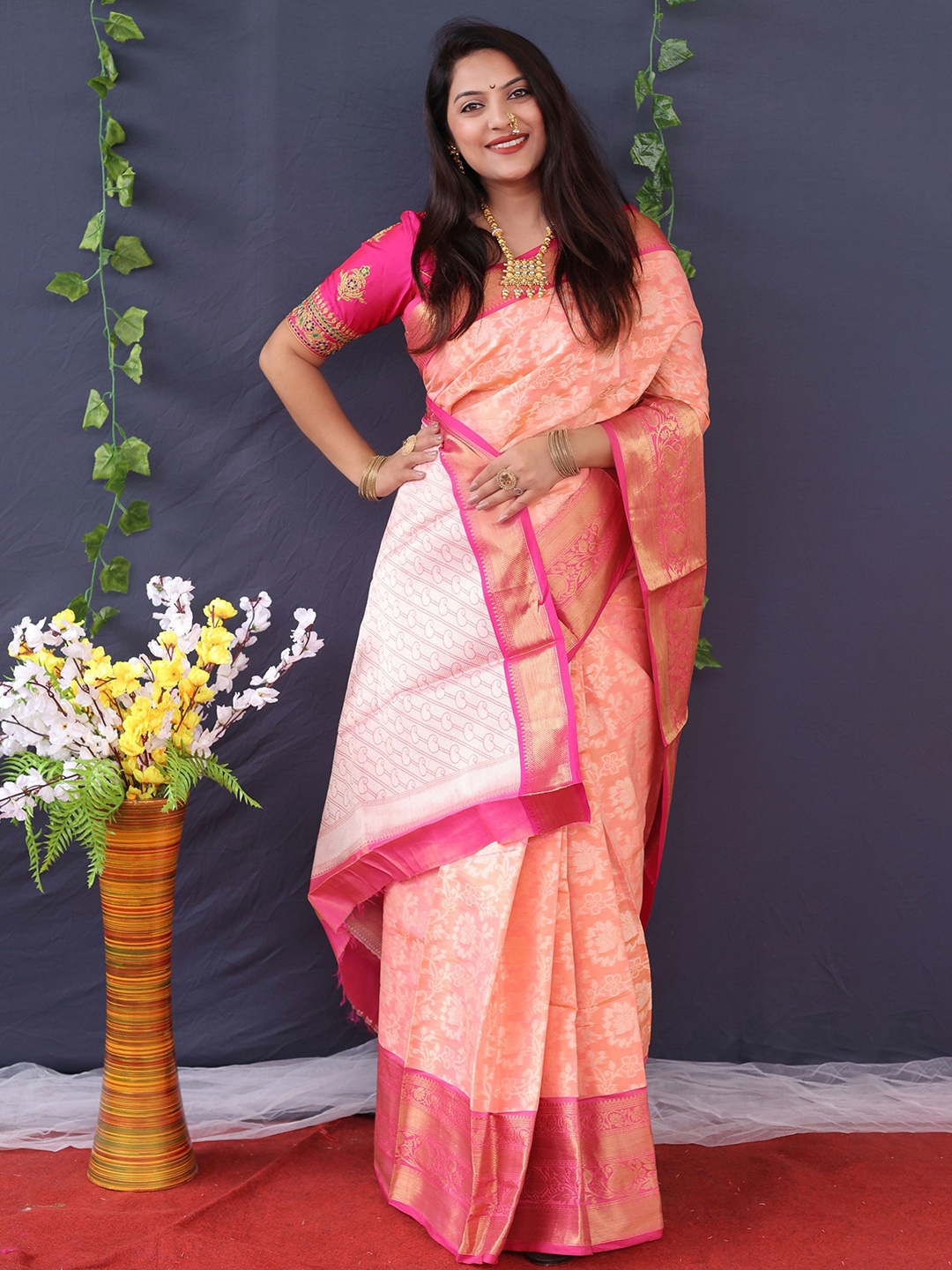 

Kandora Floral Zari Pure Silk Paithani Saree, Peach