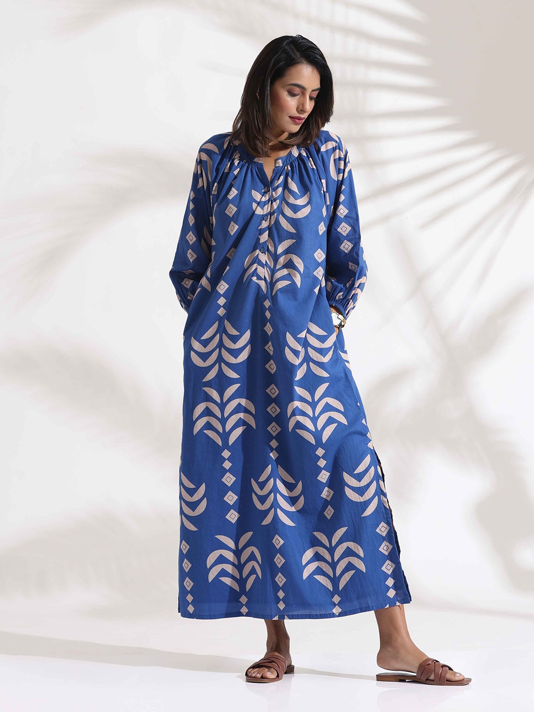 

trueBrowns Blue Cotton Printed Shift Dress