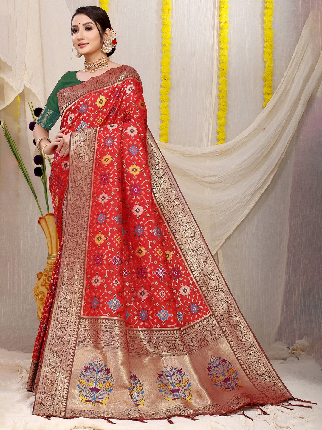 

Kandora Woven Design Pure Silk Heavy Work Banarasi Saree, Red