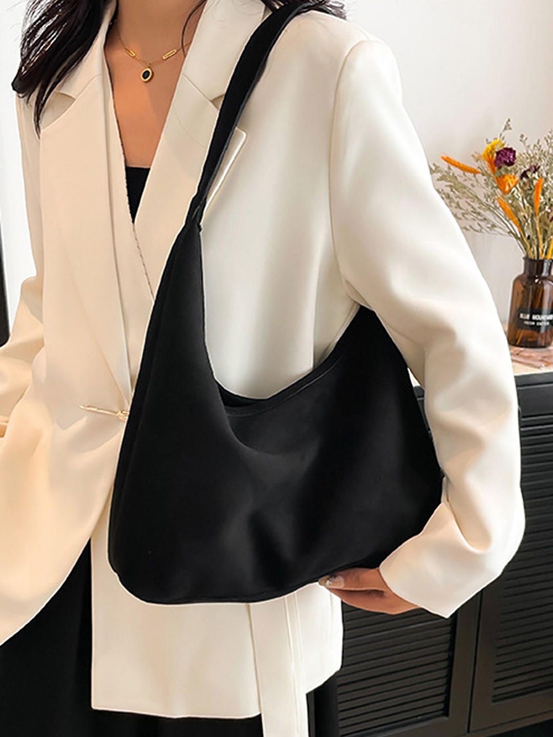 

LULU & SKY Structured Handheld Bag with Quilted, Black