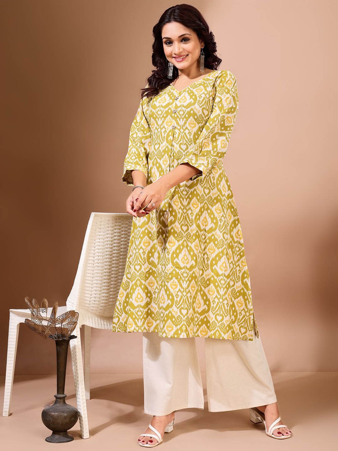 

KALINI Floral Printed Pure Cotton V-Neck A-Line Kurta With Palazzos, Yellow