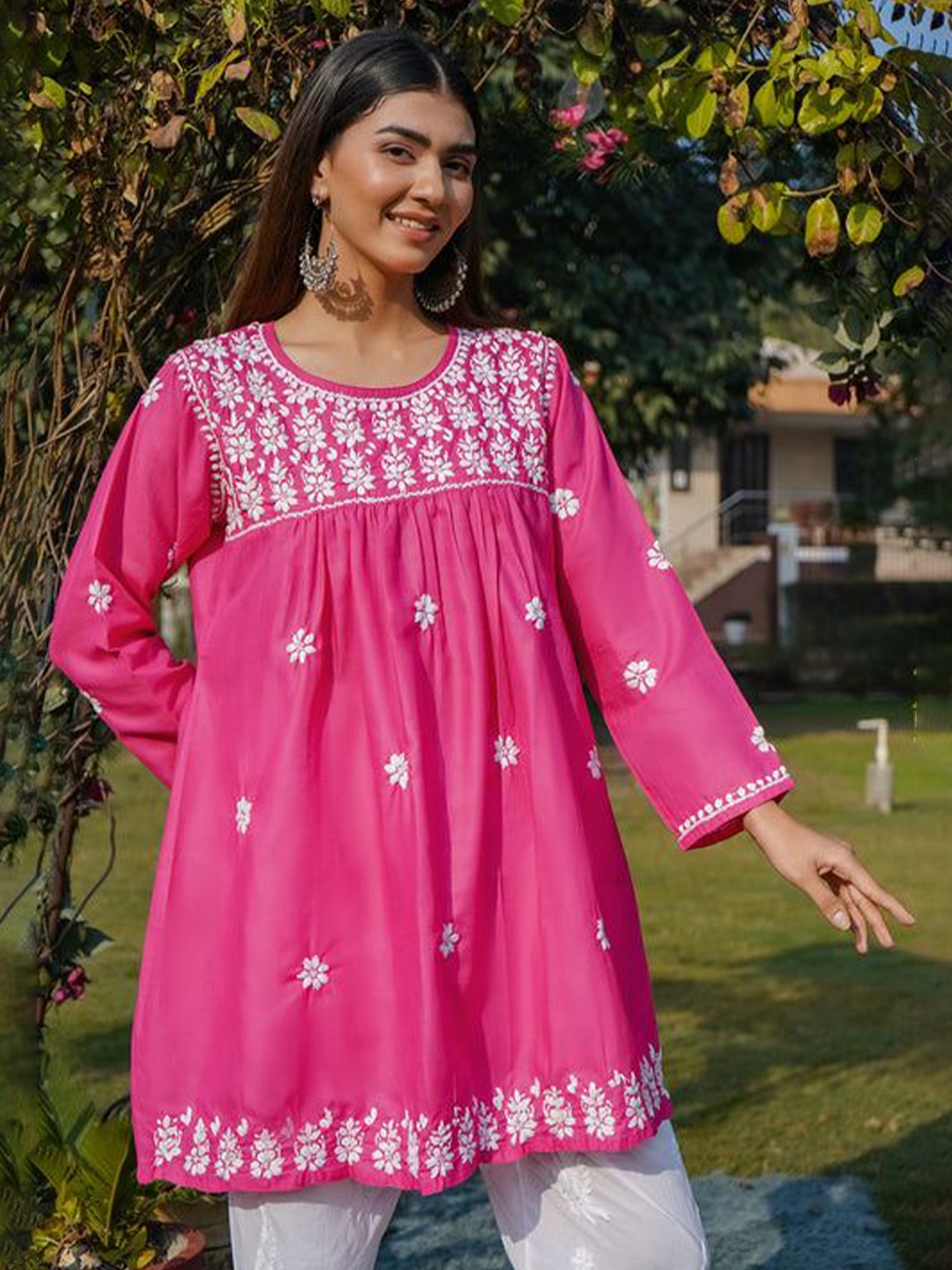 

HOUSE OF KARI Floral Embroidered Round Neck Chikankari Pure Cotton Short Kurta, Pink