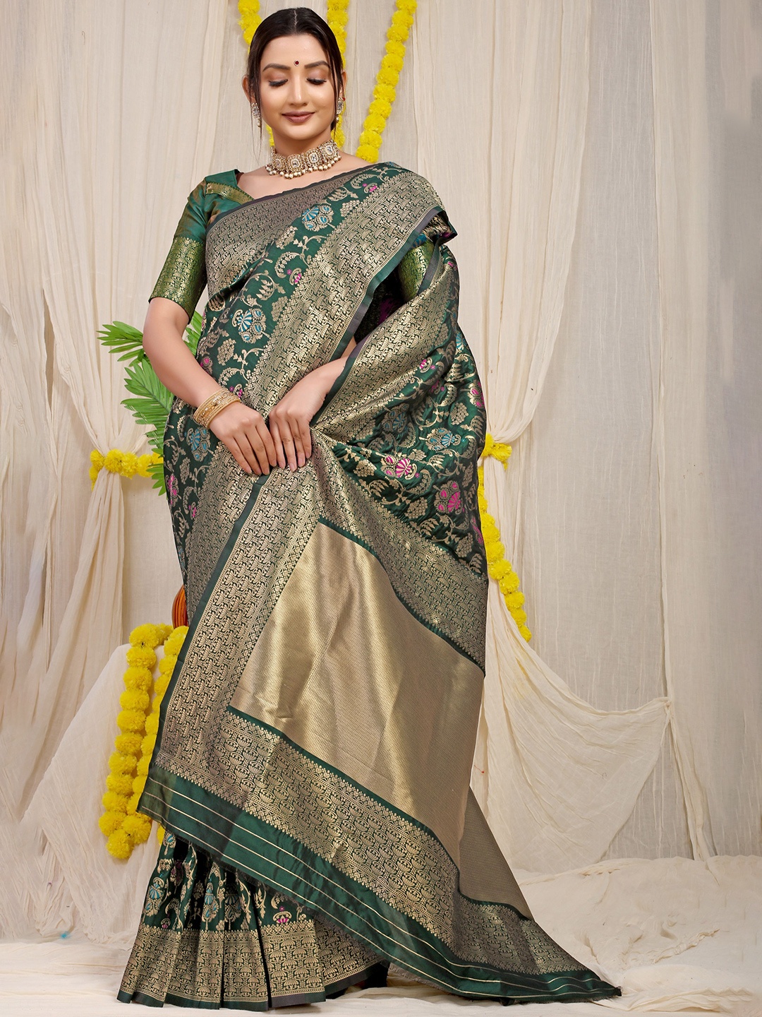 

Kandora Woven Design Zari Pure Silk Banarasi Saree, Green