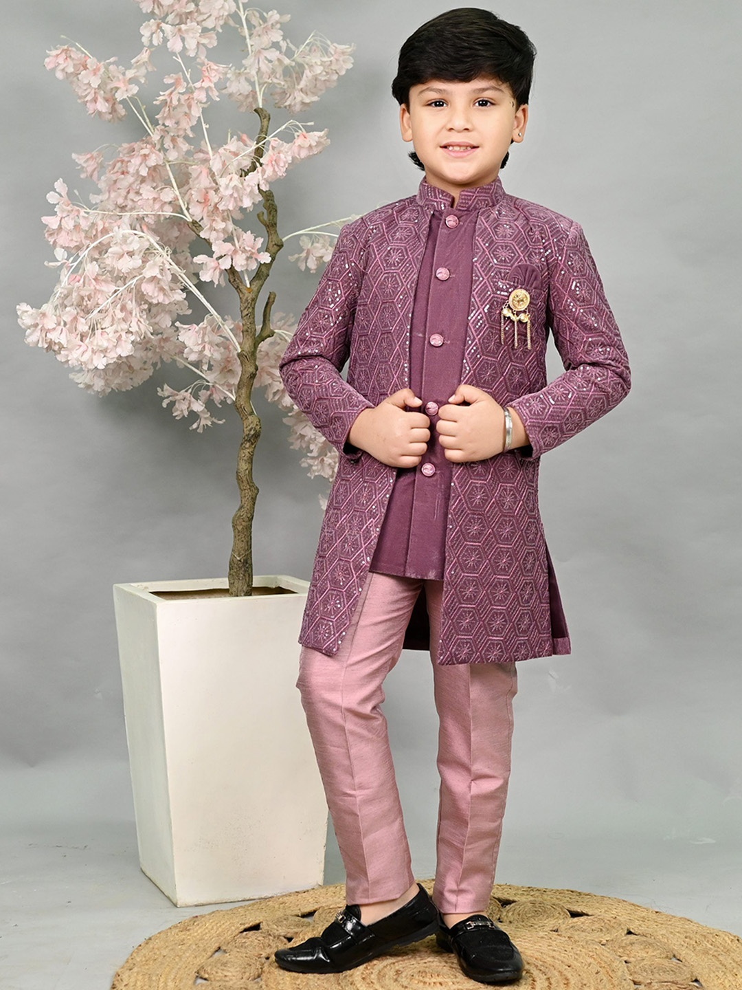 

ahhaaaa Boys Embroidered Velvet Sherwani Set, Pink