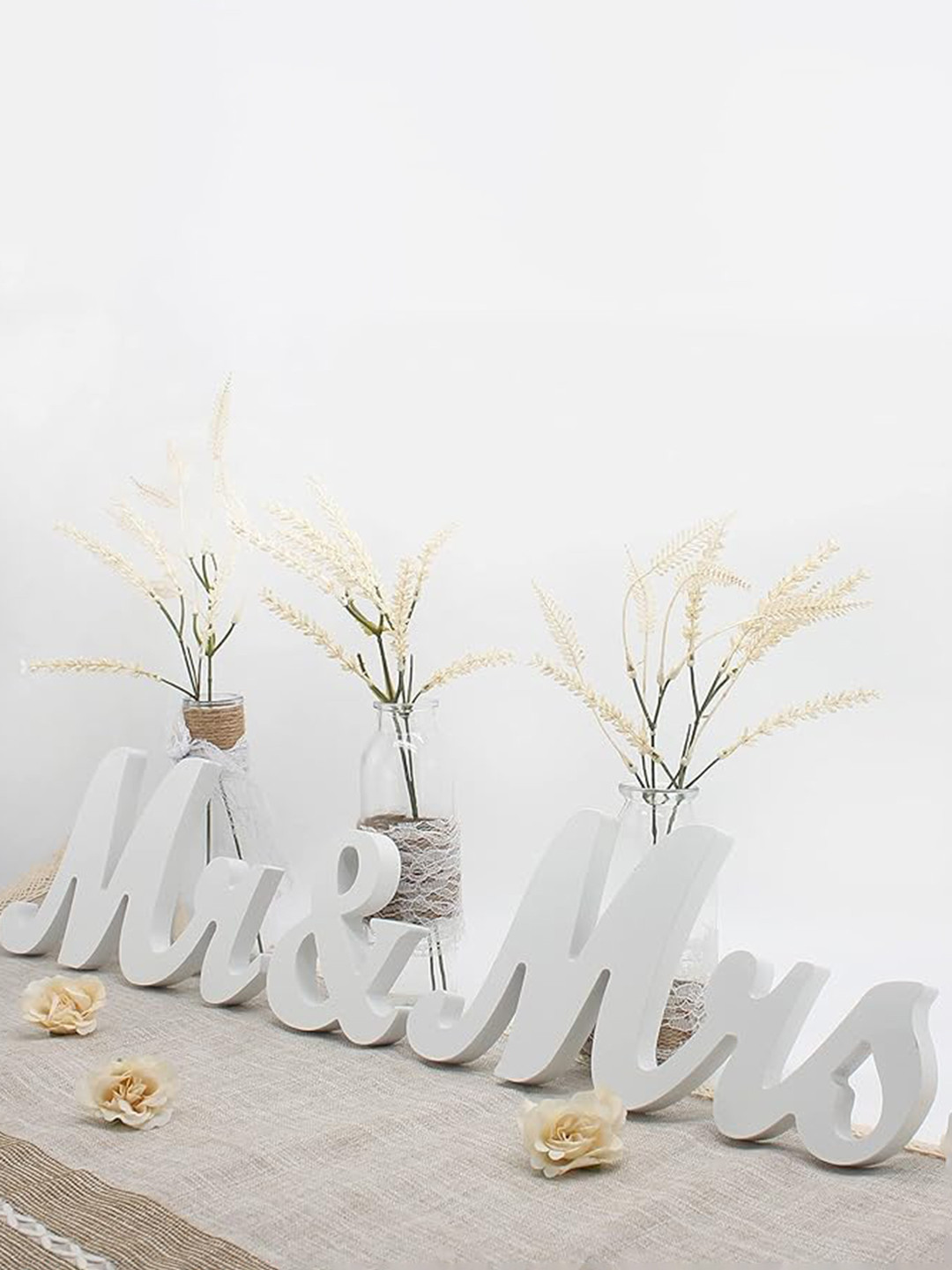 

BS AMOR White Curio Showpiece